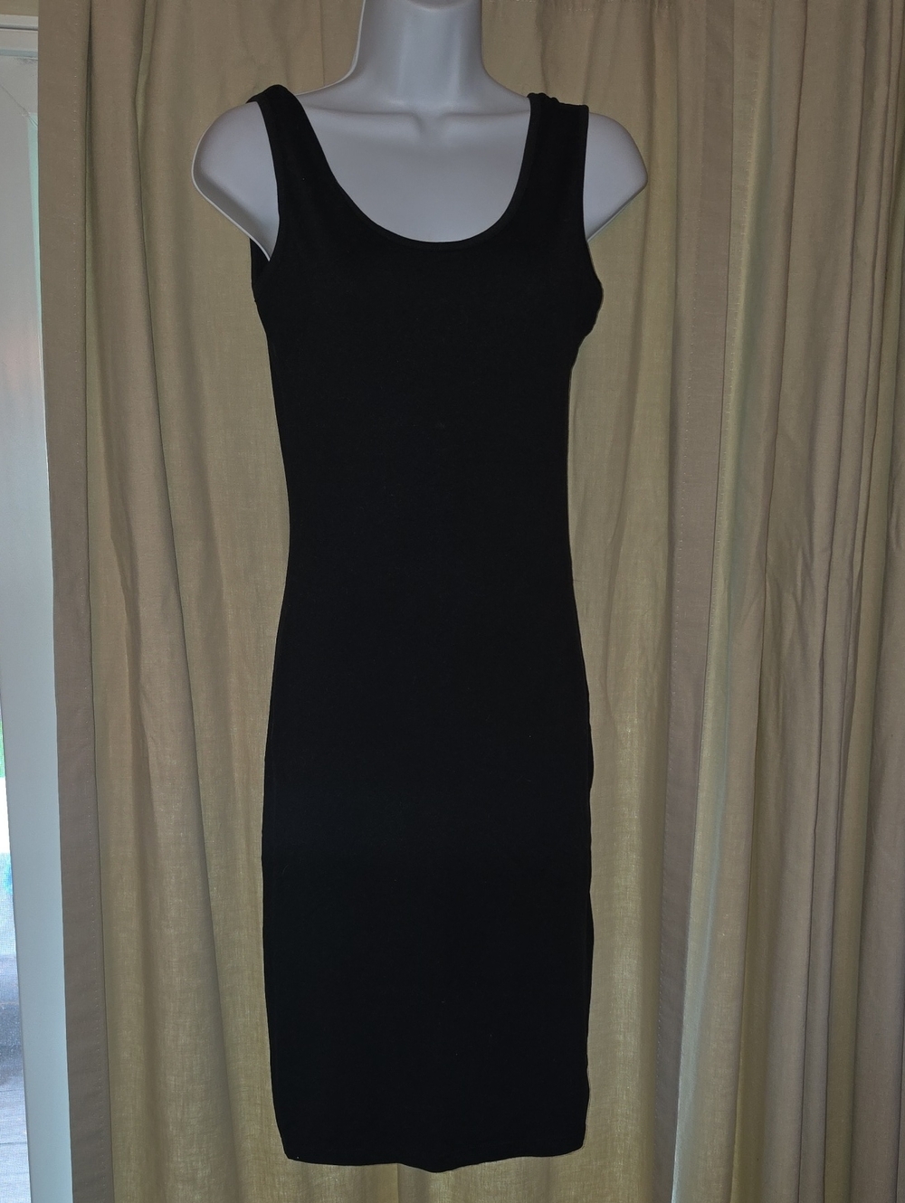 Yelete Black Sleeveless Scoop-Neck Bodycon Dress NWOT Soft Legging Matetial